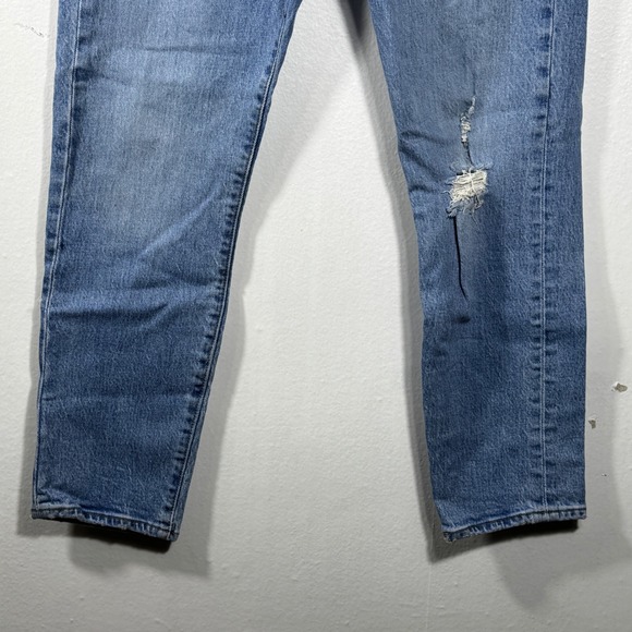 Levi's Womens Wedgie Jeans Tapered Leg Size 29/8 Medium Wash Classic High Rise - Picture 2 of 16